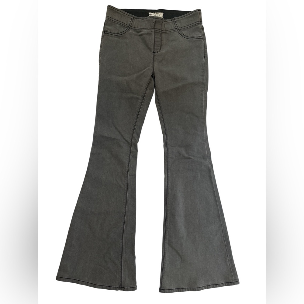 🖤Free People Charcoal Gray Flared Jeans with Elastic Waist - Size 27 - Picture 2 of 10